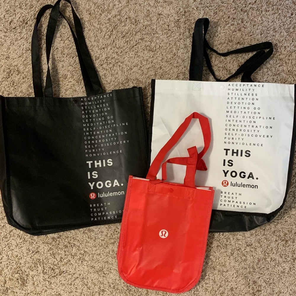 Lululemon shopper bags